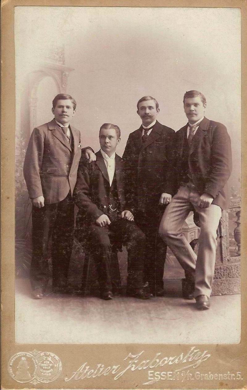 von links: Ernst, Gottfried Gustav, ???, Friedrich Ferdinand (mein Urgroßvater)